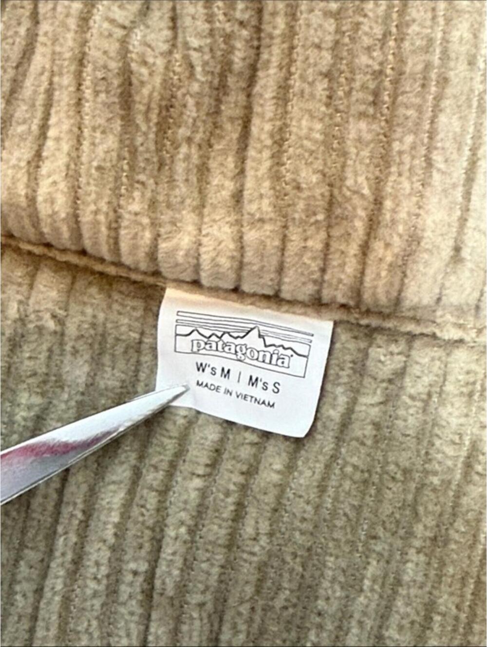 Patagonia Reversible Insulated Corduroy Puffer Vest Navy Beige Unisex S/M - Picture 2 of 4